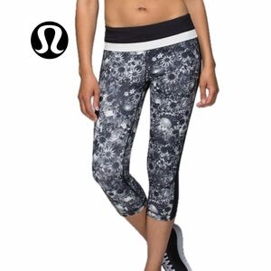 EUC! LULULEMON 🍋 Women’s Up The Pace Crop Tights Flowabunga Floral/Black Size 6